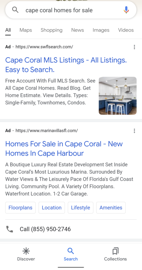 Un ejemplo de una búsqueda de Google Ads con extensiones de enlace de sitio.