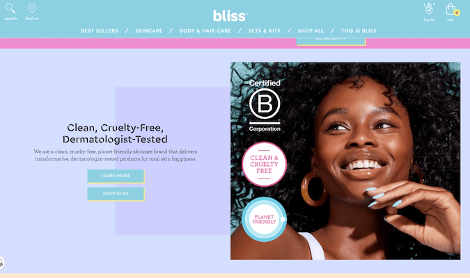 Captura de pantalla que muestra una USP clara y un eslogan para la marca de comercio electrónico de Bliss.